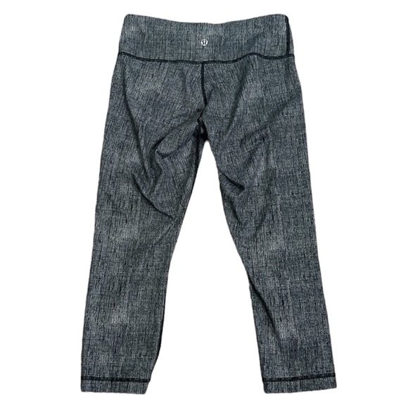 Lululemon crop gray leggings size 6 workout - Picture 3 of 9
